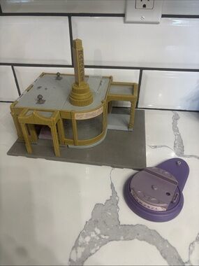 Pixar Cars Radiator Springs Ramone’s Paint Shop